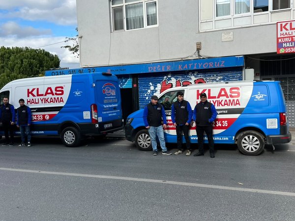 Klas Halı Yıkama ekibi ve servis araçları