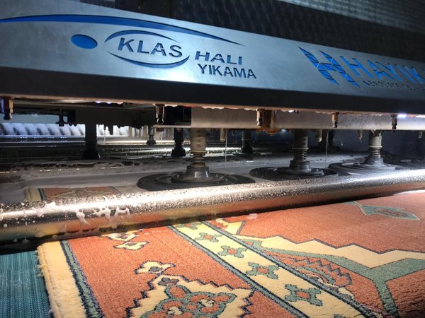 Otomatik makinede halı yıkama